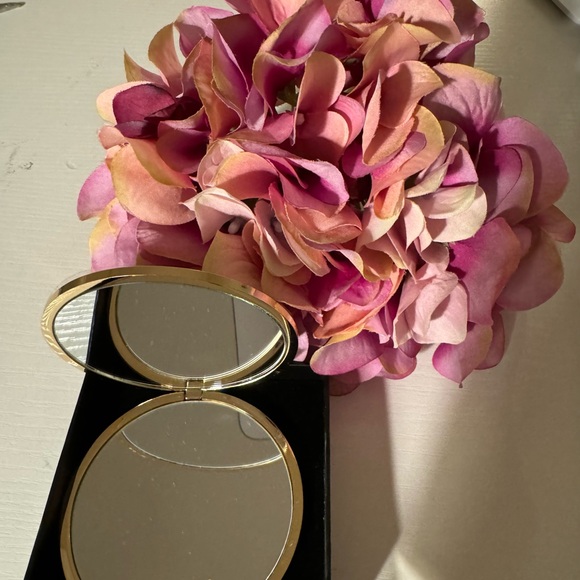 Gucci Compact Double sided mirror w/Gucci monogram embossed. NIB - Picture 3 of 11